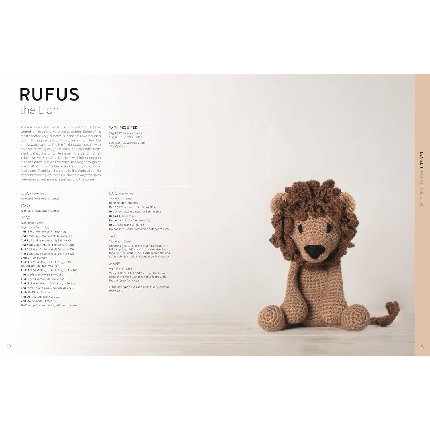 Edward's Menagerie New Edition: Over 50 easy-to-make soft toy animal crochet patterns (Paperback Book)