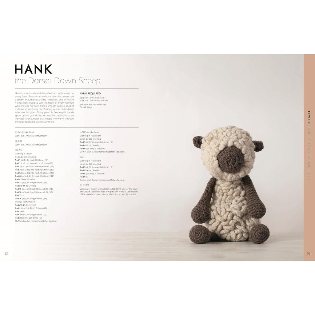 Edward's Menagerie New Edition: Over 50 easy-to-make soft toy animal crochet patterns (Paperback Book)