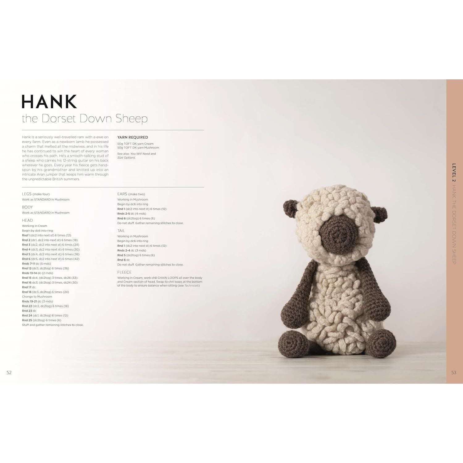Edward's Menagerie New Edition: Over 50 easy-to-make soft toy animal crochet patterns (Paperback Book)